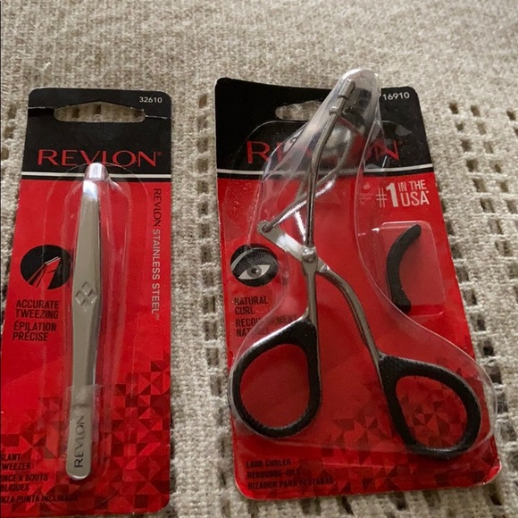 Revlon tweezer and Eyelash curler - Picture 2 of 3